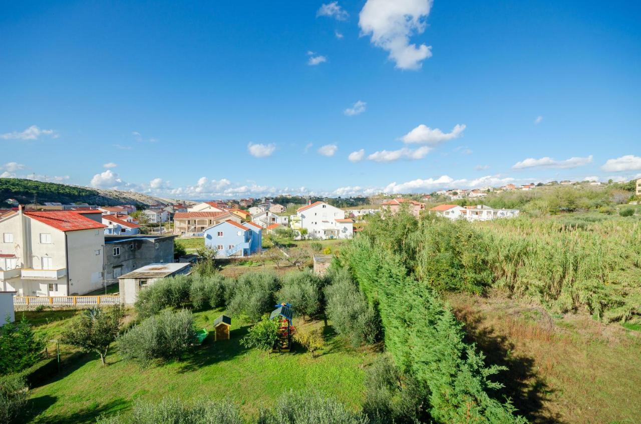 Apartments Pela Лопар Экстерьер фото