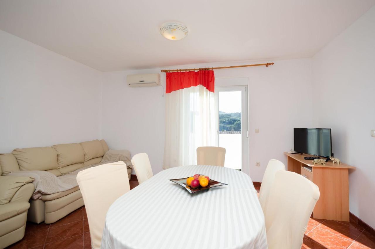 Apartments Pela Лопар Экстерьер фото