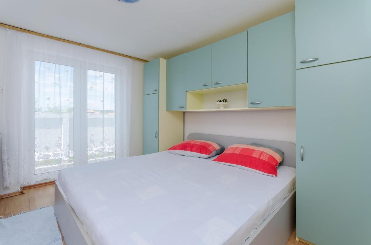 Apartments Pela Лопар Экстерьер фото